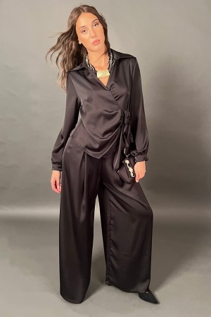 Nacht koordiniert mit Brieftasche Bluse und Matrim-Effekthose mit einer Brieftasche, Bluse und Hosen...