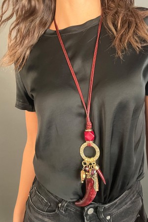 Collana Maria con corno e piccoli ciondoli  Collana Maria con corno e piccoli ciondoli  Collana Maria con corno e piccoli cio...