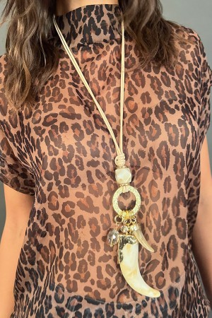 Collana Maria con corno e piccoli ciondoli  Collana Maria con corno e piccoli ciondoli  Collana Maria con corno e piccoli cio...