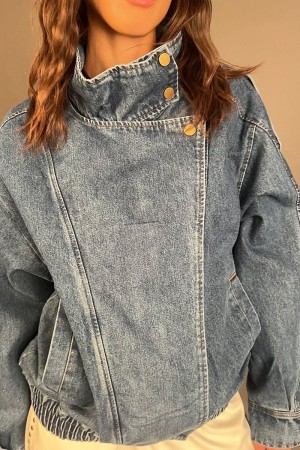 Giacca Emora in denim con collo alto over Giacca Emora in denim con collo alto over Giacca Emora in denim con collo alto over