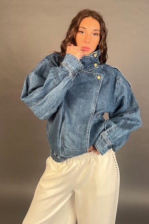 Giacca Emora in denim con collo alto over Giacca Emora in denim con collo alto over Giacca Emora in denim con collo alto over