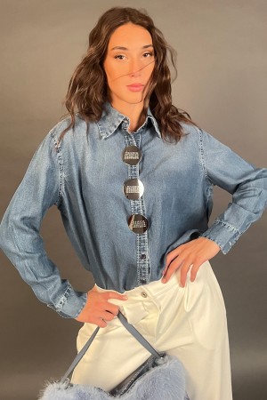 Camicia Number in denim con bottoni gioiello piatti a specchio con scritte numeri Camicia Number in denim con bottoni gioiell...