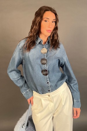 Camicia Number in denim con bottoni gioiello piatti a specchio con scritte numeri Camicia Number in denim con bottoni gioiell...
