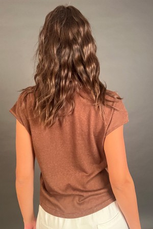 T-shirt Etnic con perline sullo scollo T-shirt Etnic con perline sullo scollo T-shirt Etnic con perline sullo scollo