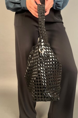 Bali Bag geflochten in Wildleder und glänzend Balanced Bale Bali Bag in Wildleder und glänzend Öko-Leder Bali Weave Bag... 