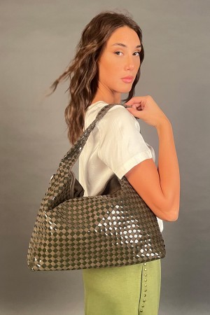Borsa Bali intrecciata in camoscio e ecopelle lucida Borsa Bali intrecciata in camoscio e ecopelle lucida Borsa Bali intrecci...