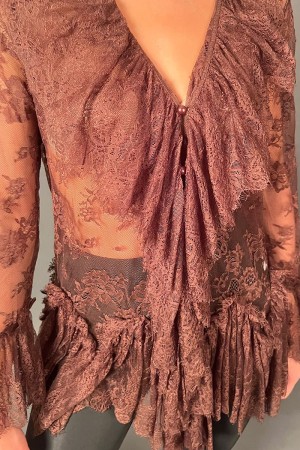 Blusa Cherì lunga con balza sullo scollo e pizzo Blusa Cherì lunga con balza sullo scollo e pizzo Blusa Cherì lunga con balza...