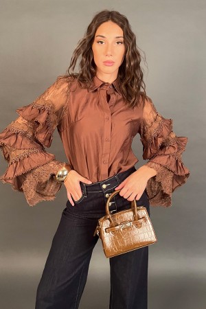 Camicia Cenerella con maniche ampie a balze e pizzo Camicia Cenerella con maniche ampie a balze e pizzo Camicia Cenerella con...