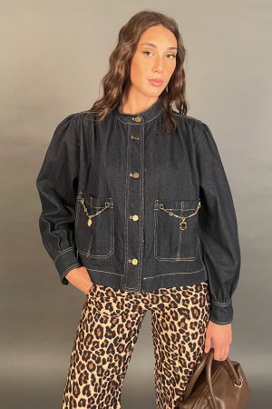 Giacca Caramella in denim con catena decorativa sui taschini  Giacca Caramella in denim con catena decorativa sui taschini  G...