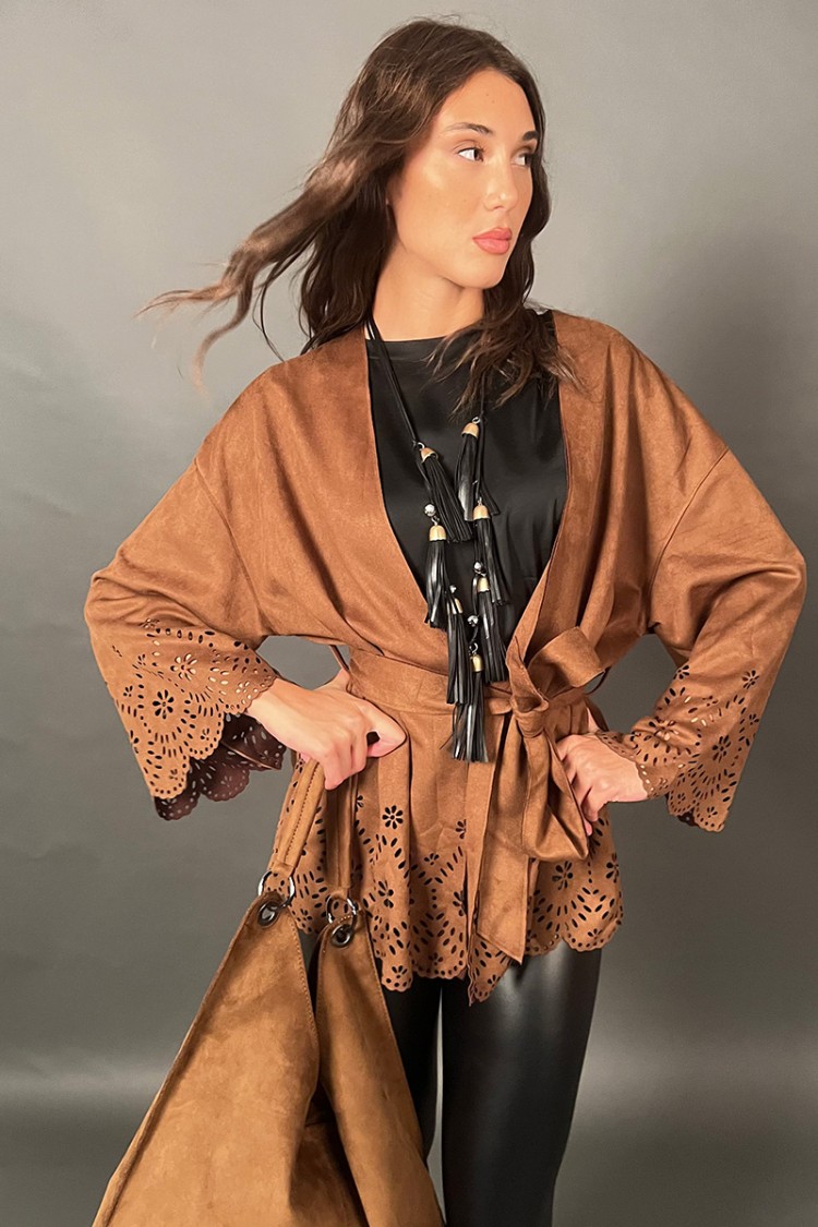 Wildleder-Helide-Jacke mit perforierten Kanten mit Blumenmotiven Helidjacke in Wildleder mit perforierten Kanten mit Motiv... 