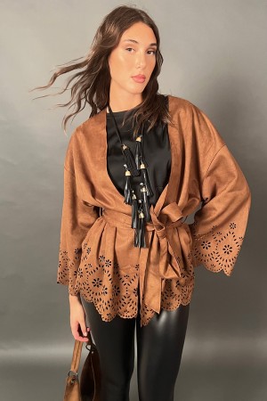 Wildleder-Helide-Jacke mit perforierten Kanten mit Blumenmotiven Helidjacke in Wildleder mit perforierten Kanten mit Motiv... 