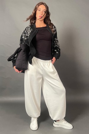 Pantalone tuta Irina con borchiette sulle tasche Pantalone tuta Irina con borchiette sulle tasche Pantalone tuta Irina con bo...