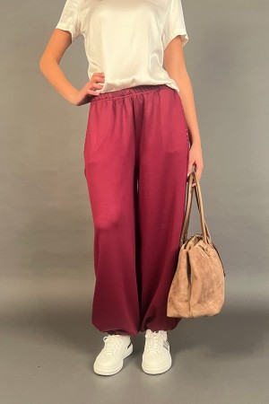 Pantalone tuta Irina con borchiette sulle tasche Pantalone tuta Irina con borchiette sulle tasche Pantalone tuta Irina con bo...