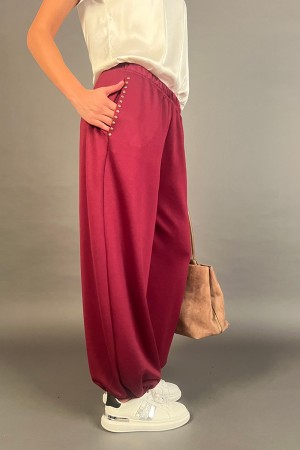 Pantalone tuta Irina con borchiette sulle tasche Pantalone tuta Irina con borchiette sulle tasche Pantalone tuta Irina con bo...