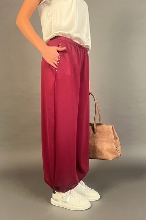Irina-Anzug-Hose mit Nieten auf den Taschen Irina Anzughosen mit Nieten auf Taschen. Tute Hose Irina mit BO... 