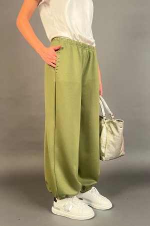 Irina-Anzug-Hose mit Nieten auf den Taschen Irina Anzughosen mit Nieten auf Taschen. Tute Hose Irina mit BO... 