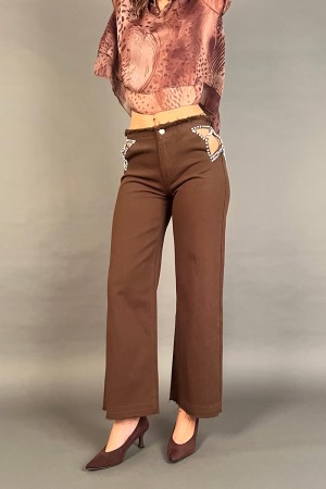 Pantalone jeans Boston con tasche gioiello traforate Pantalone jeans Boston con tasche gioiello traforate Pantalone jeans Bos...