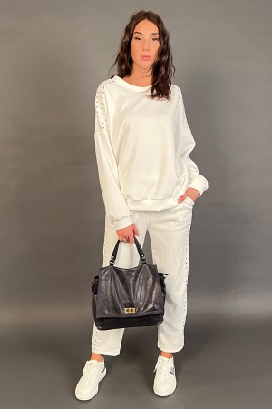 Koordiniert Bony in Sweatshirt Anzug und Hose mit silbernen koordinierten Nieten Bonny in Sweatshirt Anzug und Hose mit Studs...