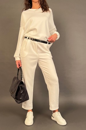 Koordiniert Bony in Sweatshirt Anzug und Hose mit silbernen koordinierten Nieten Bonny in Sweatshirt Anzug und Hose mit Studs...