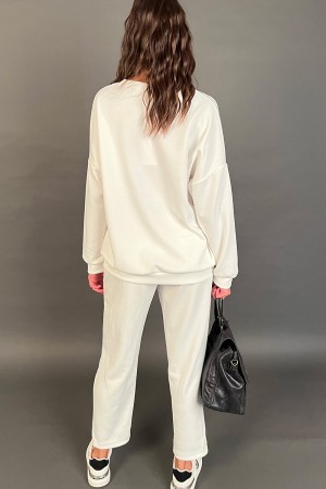 Bonny coordinado en sudadera Traje y pantalones con tachuelas coordinadas plateadas Bonny en sudadera traje y pantalones con tac