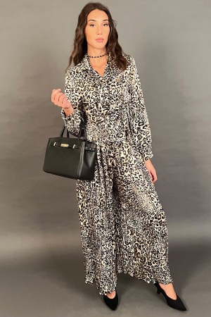 Koordiniertes Antea-Hemd und gefaltete Hosen mit tierischem Fantasie-kordiniertem Antea-Shirt und plissierten Hosen mit... 
