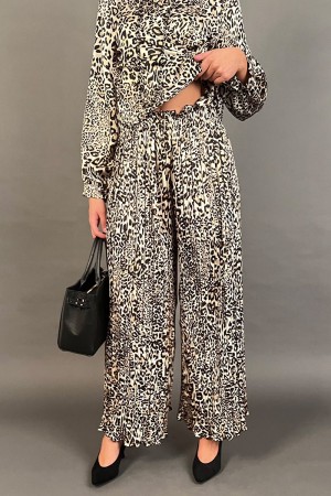 Coordinato Antea camicia e pantalone plissettato con fantasia animalier  Coordinato Antea camicia e pantalone plissettato con...