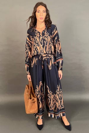 Coordinato Maya camicia e pantalone con fantasia chemisier in seta e viscosa Coordinato Maya camicia e pantalone con fantasia...