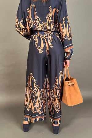 Chemise Maya coordonnée et pantalon avec une chemise de soie de soie fantastique et une chemise Maya coordonnée à la viscose et 