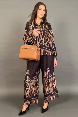 Coordinato Maya camicia e pantalone con fantasia chemisier in seta e viscosa Coordinato Maya camicia e pantalone con fantasia...