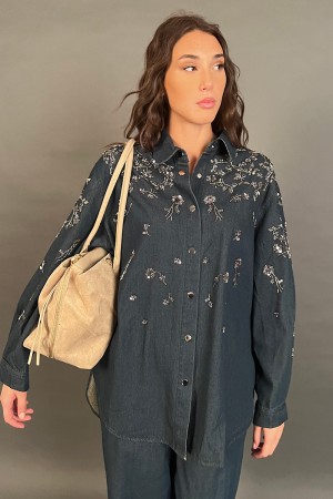 Coordinato Mesu camicia over e pantalone in denim con perline decorative  Coordinato Mesu camicia over e pantalone in denim c...