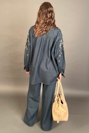 Coordinato Mesu camicia over e pantalone in denim con perline decorative  Coordinato Mesu camicia over e pantalone in denim c...