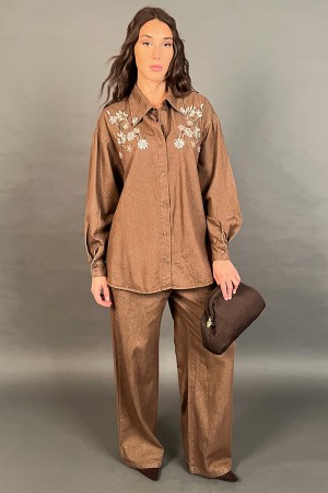 Coordinato Sabbia camicia e pantalone con inserti gioiello e floreali  Coordinato Sabbia camicia e pantalone con inserti gioi...