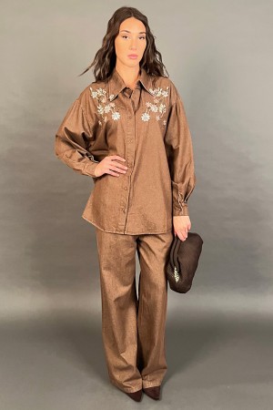 Coordinato Sabbia camicia e pantalone con inserti gioiello e floreali  Coordinato Sabbia camicia e pantalone con inserti gioi...