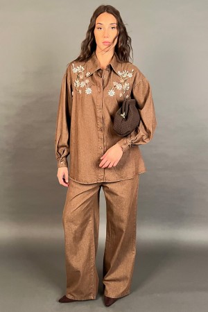 Coordinato Sabbia camicia e pantalone con inserti gioiello e floreali  Coordinato Sabbia camicia e pantalone con inserti gioi...