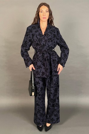 Coordinato Florensa giacca e pantalone con ricami floreali in velluto Coordinato Florensa giacca e pantalone con ricami flore...