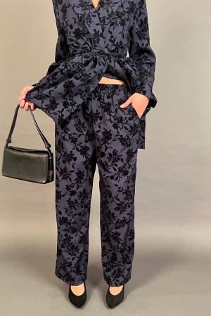 Coordinato Florensa giacca e pantalone con ricami floreali in velluto Coordinato Florensa giacca e pantalone con ricami flore...