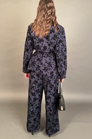 Coordinato Florensa giacca e pantalone con ricami floreali in velluto Coordinato Florensa giacca e pantalone con ricami flore...