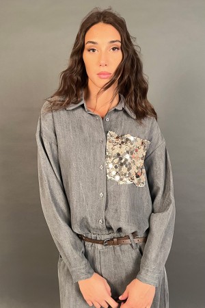 Camicia Limy over con tasca gioiello con paillettes piatte Camicia Limy over con tasca gioiello con paillettes piatte Camicia...