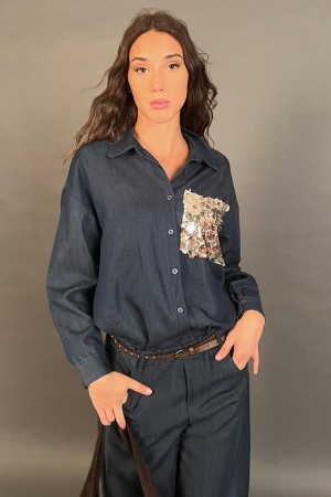 Camicia Limy over con tasca gioiello con paillettes piatte Camicia Limy over con tasca gioiello con paillettes piatte Camicia...