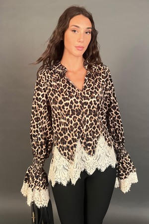 Bisou blouse with leopard fantasy and contrasting edges in perforated lace Bisou blouse with leopard fantasy and edges with... 
