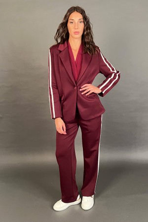 Koordinierte ARIs in Anzugjacke und Hosen mit Stickstreifen mit stickstofffreiem Aris in Anzugjacke und Hosen mit Streifen... 