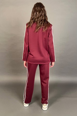 Coordinato Aris in tuta giacca e pantalone con strisce di ricami laterali Coordinato Aris in tuta giacca e pantalone con stri...
