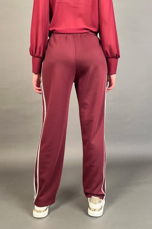 Koordinierte ARIs in Anzugjacke und Hosen mit Stickstreifen mit stickstofffreiem Aris in Anzugjacke und Hosen mit Streifen... 