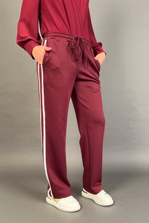 Koordinierte ARIs in Anzugjacke und Hosen mit Stickstreifen mit stickstofffreiem Aris in Anzugjacke und Hosen mit Streifen... 