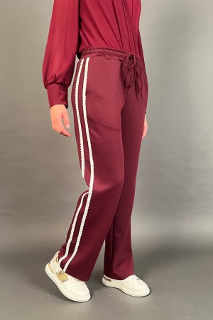 Coordinato Aris in tuta giacca e pantalone con strisce di ricami laterali Coordinato Aris in tuta giacca e pantalone con stri...