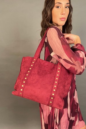 Borsa Denise in ecocamoscio con serie di borchie  Borsa Denise in ecocamoscio con serie di borchie  Borsa Denise in ecocamosc...