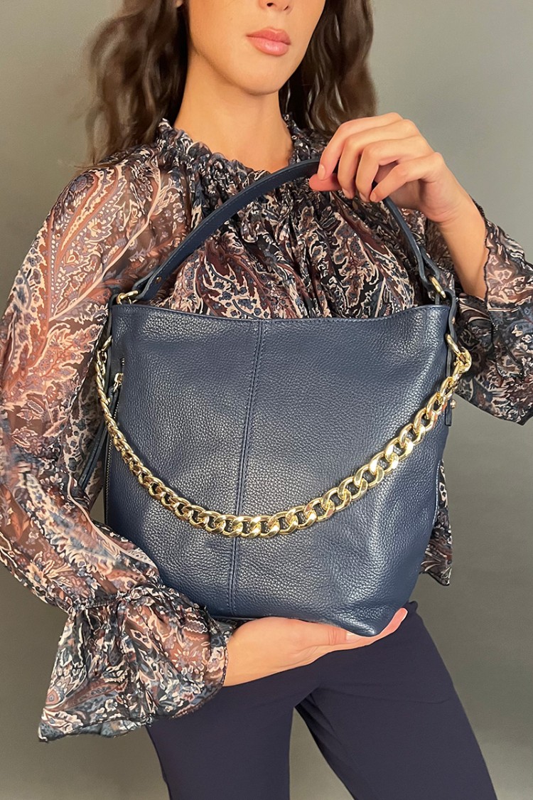Mode Ledertasche mit Goldkette Mode Ledertasche mit Goldkette Mode Ledertasche mit Goldkette