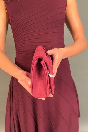 Pochette fiocco in ecocamoscio con filo di strass  Pochette fiocco in ecocamoscio con filo di strass  Pochette fiocco in ecoc...