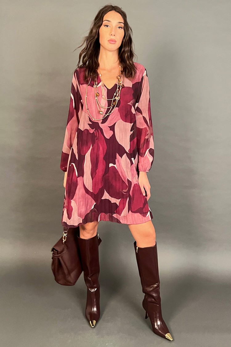 Courte taille taille de taille de taille avec une tenue de taille de taille courte florale abstraite de fantaisie avec une robe 