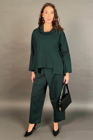 Koordinierte grüne Hose und Bluse mit besonderem geschnittenen koordinierten grünen Hosen und Bluse mit besonderer Schneidkoordi